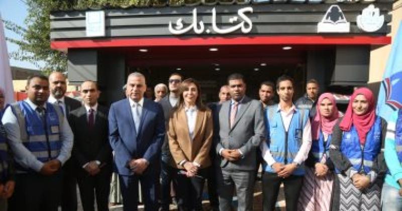 جانب من افتتاح مشروع كشك كتابك