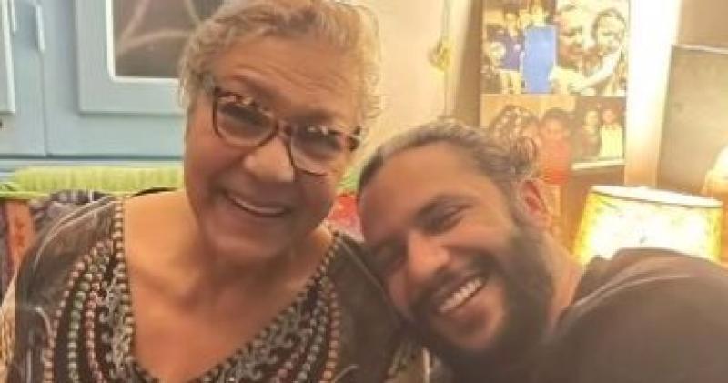 محمد السباعى ووالدته الراحلة ناهد فريد شوقى