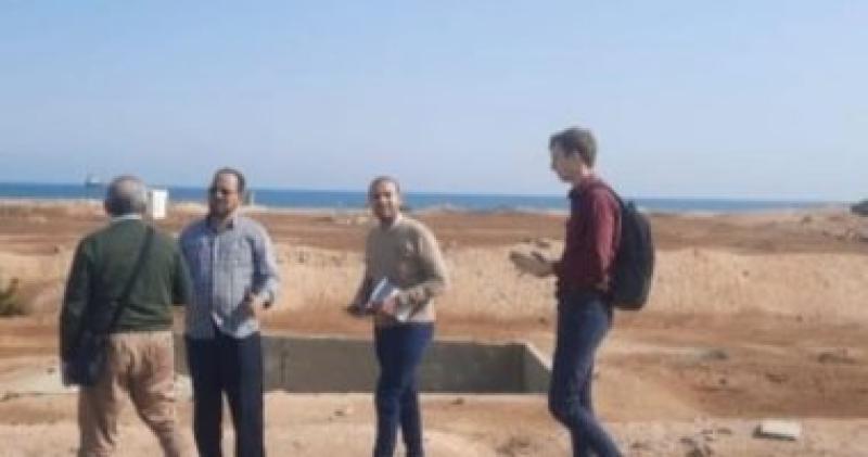 وفد من البنك الأوروبى بموقع الأرض المخصصة لإنشاء محطة تحلية