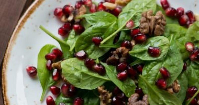 السبانخ بالرمان