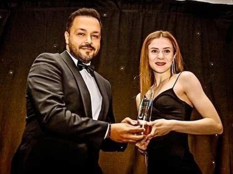 محمد شعبان يكرم أفضل لاعبة تايكوندو
