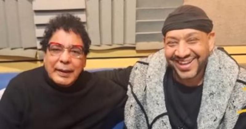 محمد منير وعصام كاريكا