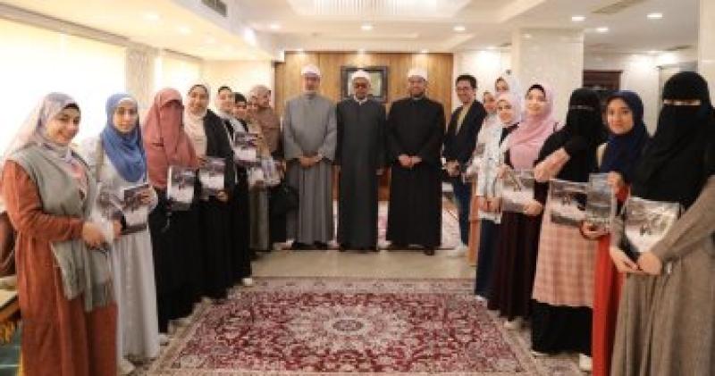 أمين "البحوث الإسلامية" يستقبل الوفد الثاني لطالبات إعلام الأزهر