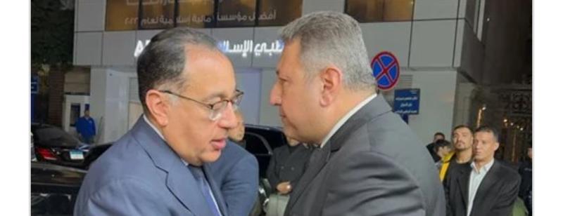 رئيس الوزراء خلال العزاء 