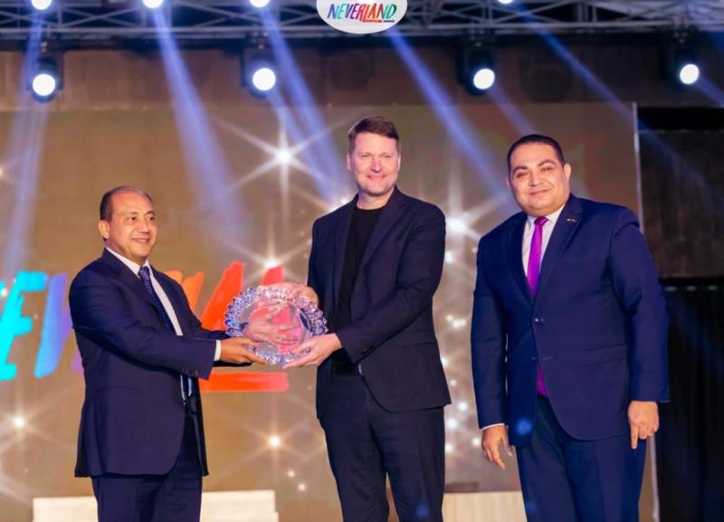 كامل أبو علي يكرم الشركة العالمية