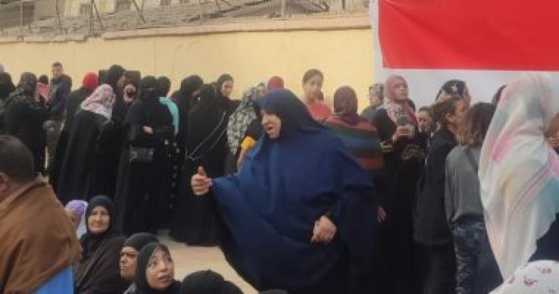  المواطنون أمام اللجان فى الانتخابات الرئاسية