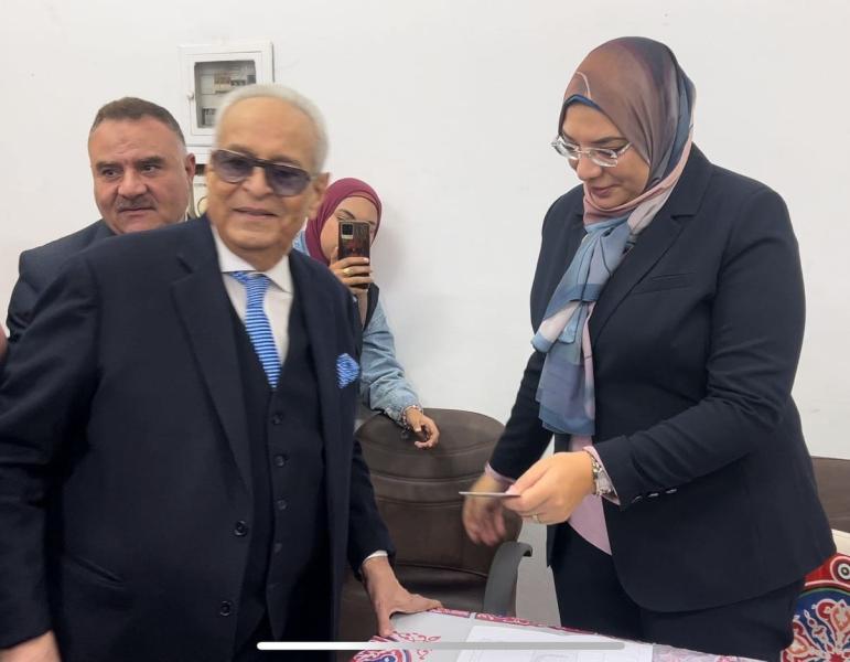 وكيل الشيوخ يدلى بصوته 