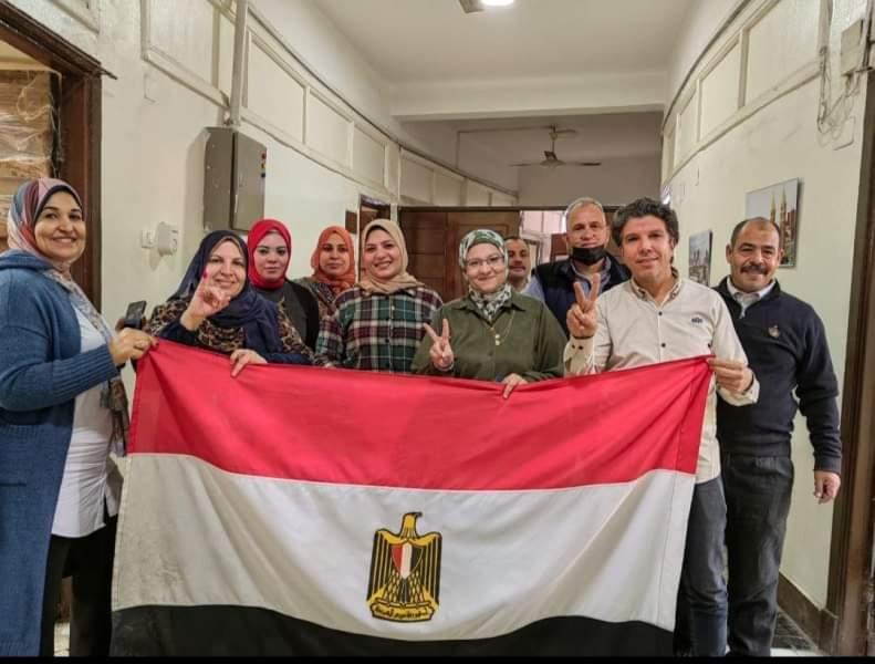 موظفوا ديوان محافظة الشرقية يدلون بأصواتهم 