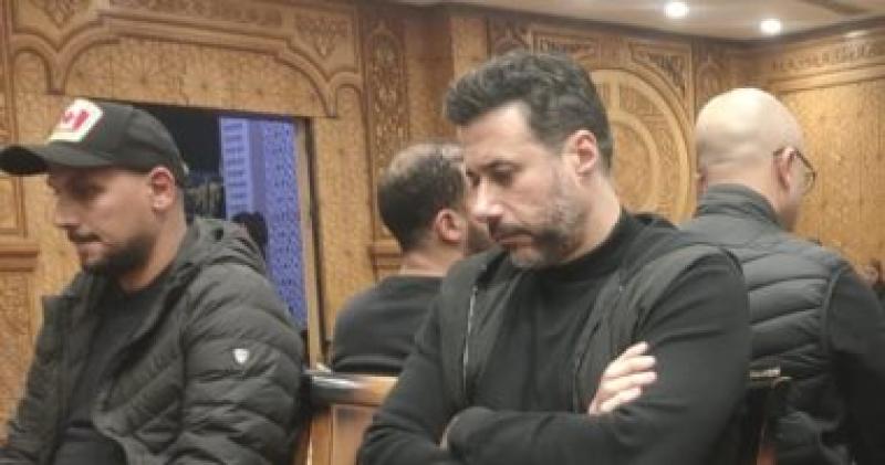 أحمد السعدنى فى عزاء شقيق أحمد حلمى