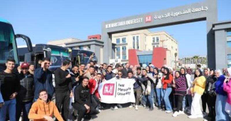 طلاب جامعة المنصورة الجديدة