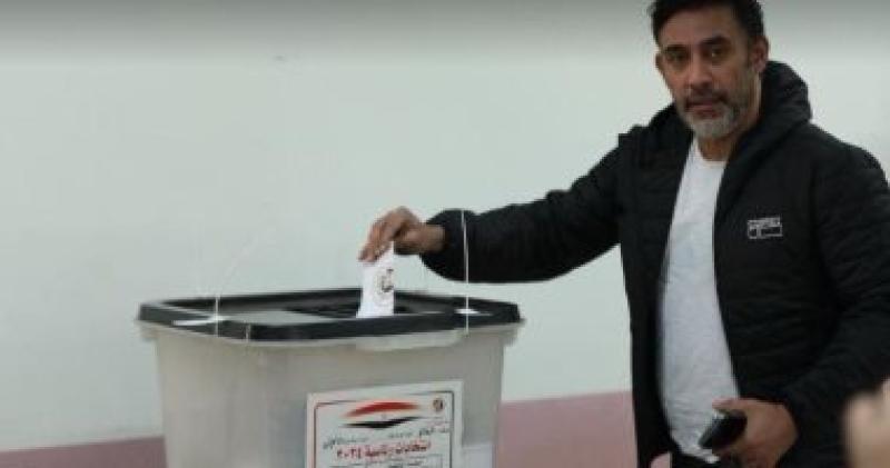 عمرو مصطفي 