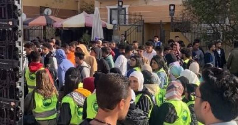 من أمام لجنة المدرسة اليابانية