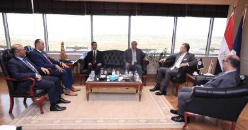 لقاء وزير السياحة والآثار بوفد من أعضاء هيئة التدريس