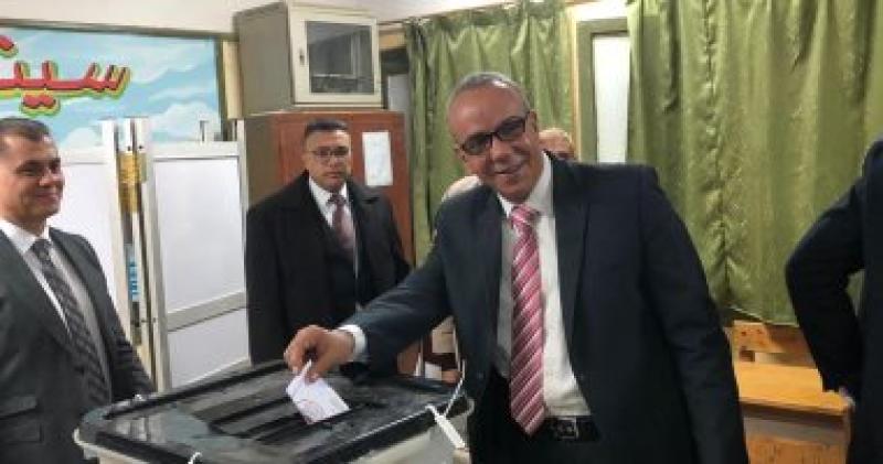 القضاة يدلون بأصواتهم في لجنة المغتربين