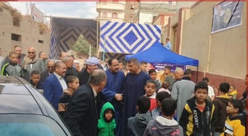 النائب أحمد قورة وأبناء مركز دار السلام