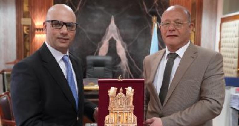 المحلق الثقافى للمملكة الأردن مع رئيس جامعة سوهاج