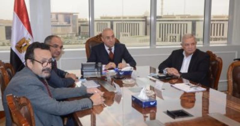 الدكتور عاصم الجزار خلال الاجتماع