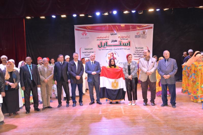 استعراض اثناء مهرجان