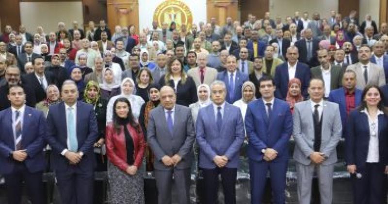 جانب من الفعالية المشتركة بين وزارتى العمل وقطاع الأعمال