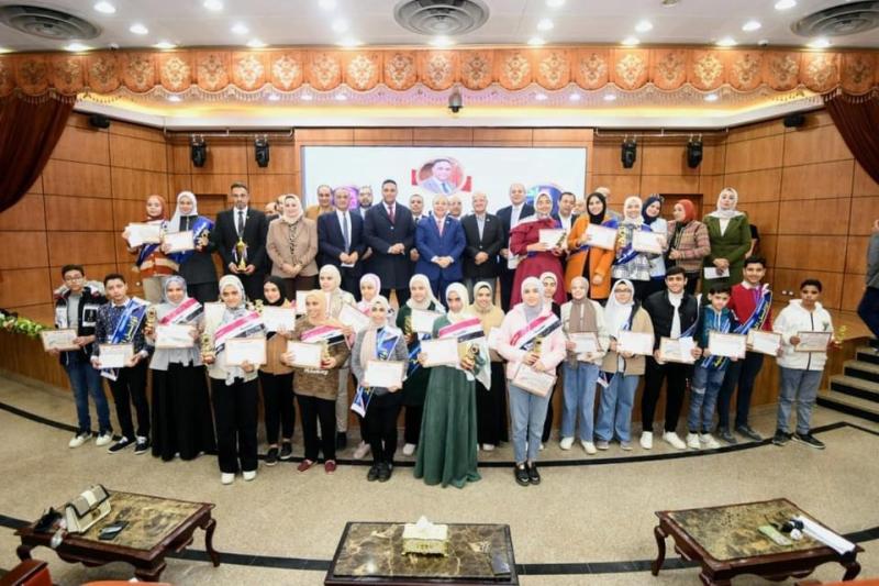 تكريم الحاصلين على المراكز الأولى بالإدارات التعليمية بالإعدادية في الدقهلية