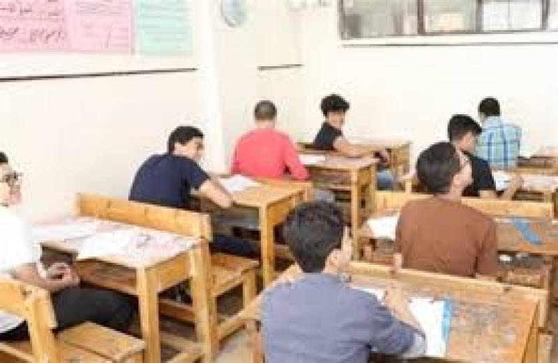 طلاب الشهادة الاعدادية 