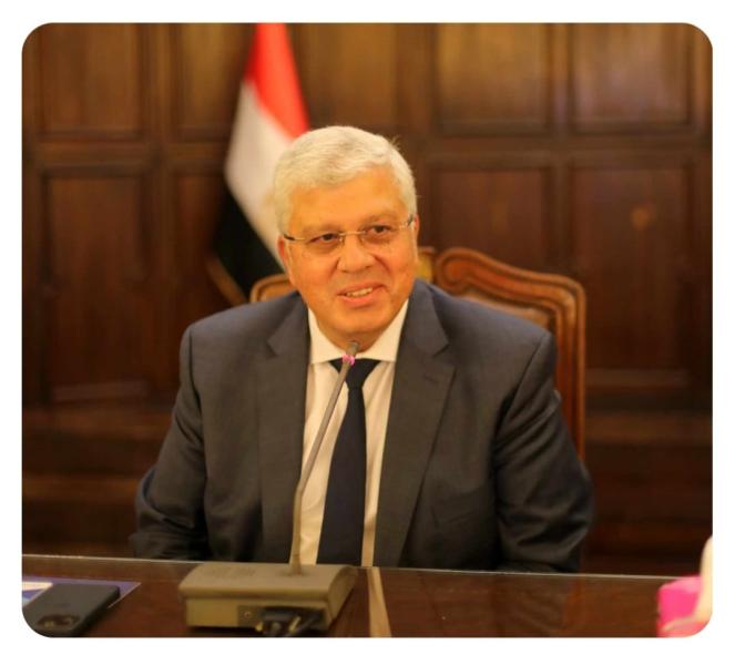 الدكتزر ايمن عاشور 