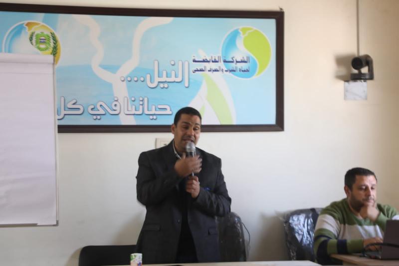 جانب من الندوة 