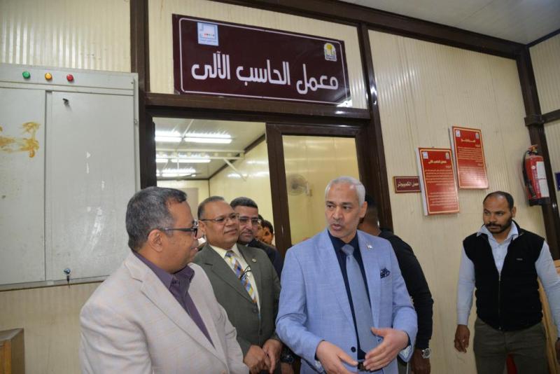 اثناء الافتتاح الوحده