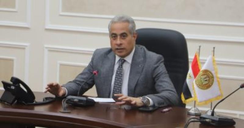 حسن شحاتة وزير العمل