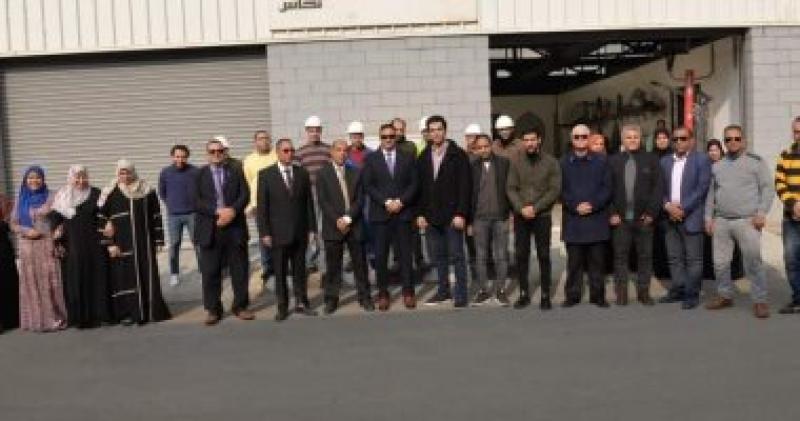 زيارة المحافظ للمصانع