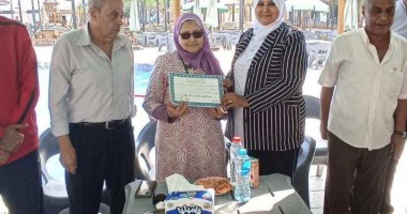 تكريم كبار السن