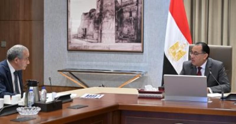 خلال الاجتماع