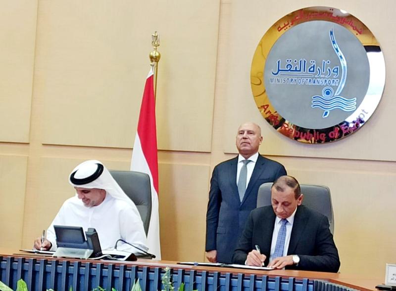 جانب من توقيع الاتفاقية 