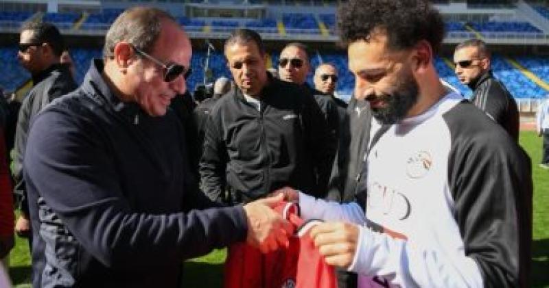 الرئيس السيسى مع محمد صلاح