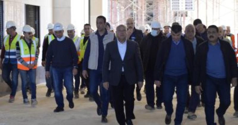 وزير النقل يتفقد مشروع الخط الاول للقطار السريع