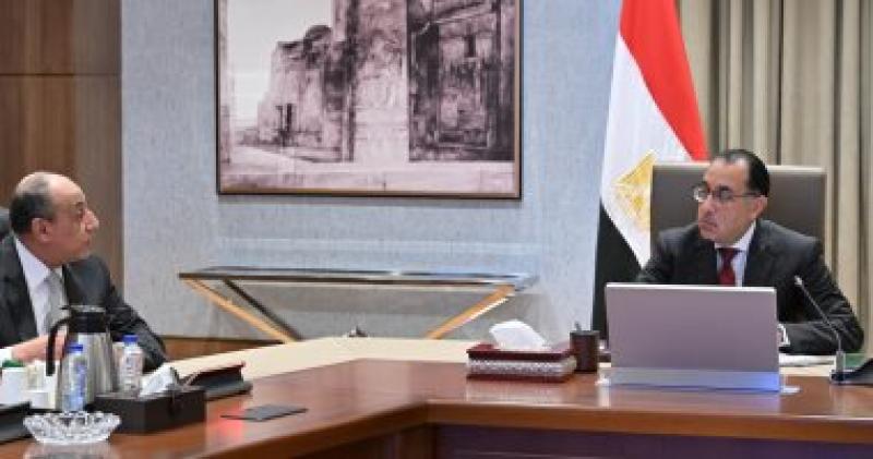 خلال الاجتماع