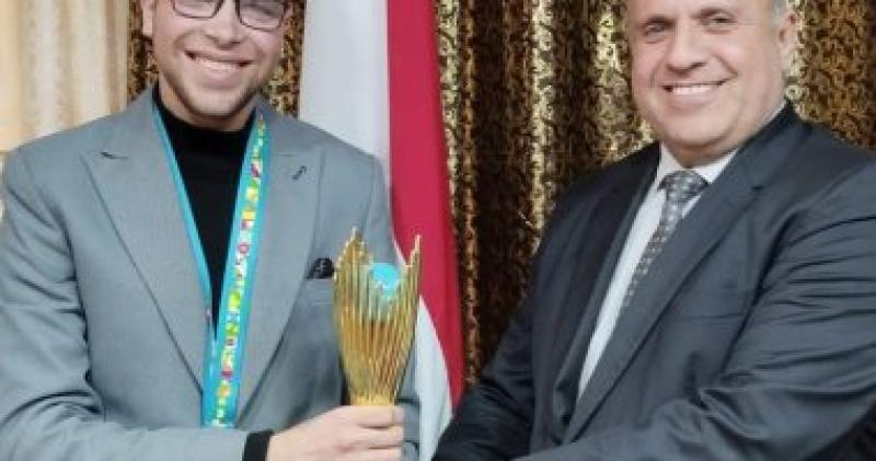 وكيل وزارة التربية والتعليم بدمياط والطالب مروان أحمد ابو الروس