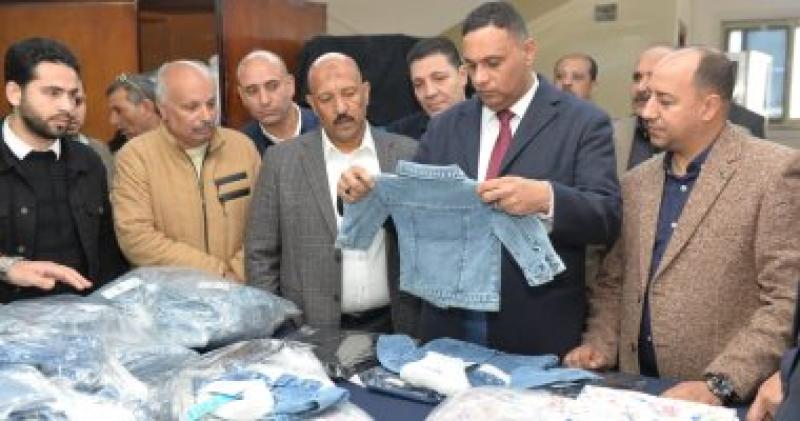 جانب من زيارة محافظ الدقهلية للمنطقة الصناعية