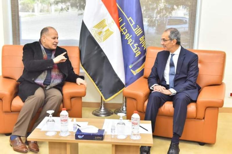 وزير الاتصالات