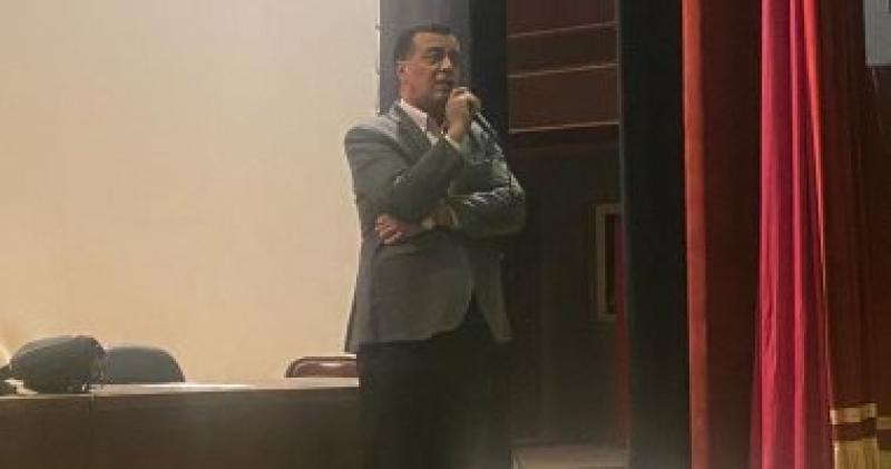 محمد السيد وكيل وزارة التربية والتعليم بقنا