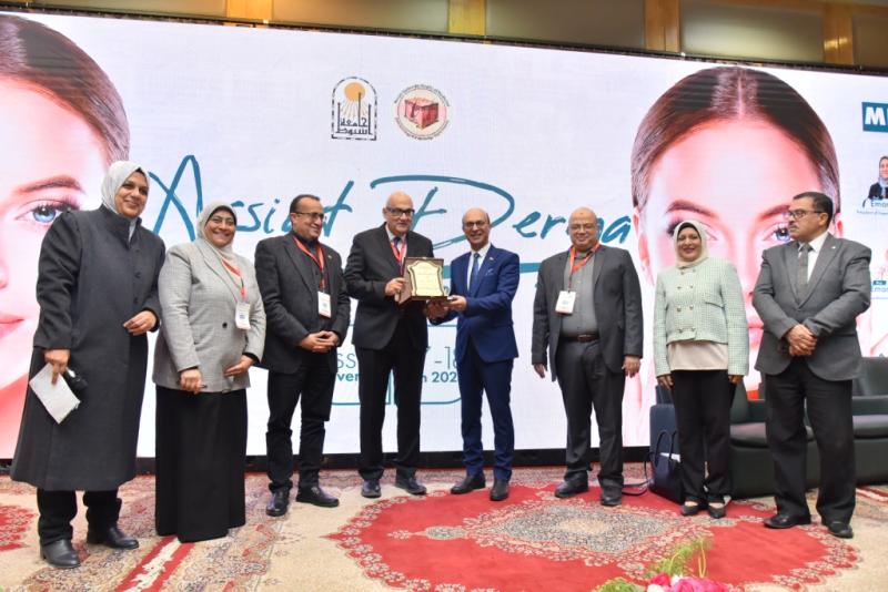 رئيس جامعة أسيوط 