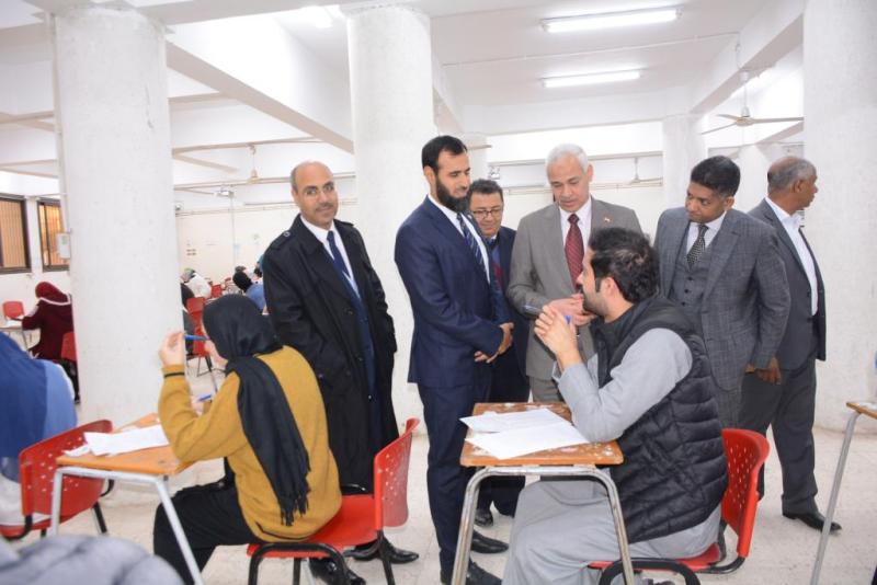 نائب رئيس الجامعه والملحق ثقافي الكويتي