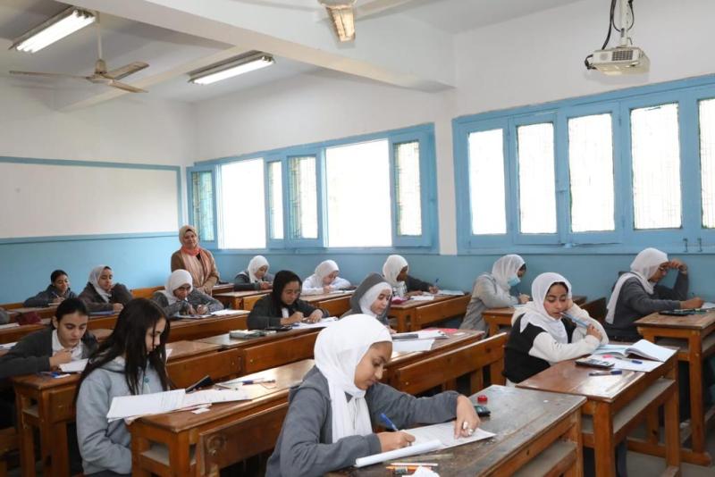 طالبات  الاعدادية 