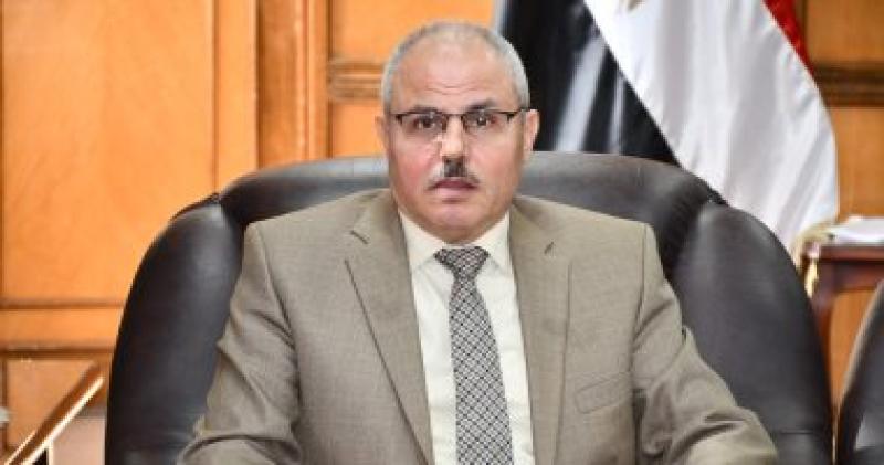 رئيس  جامعة قناة السويس