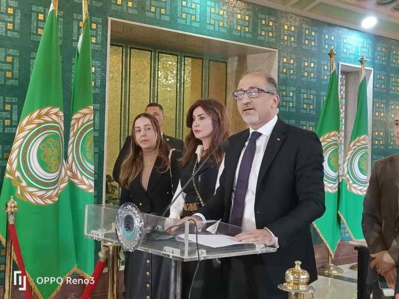 السفير مهند العكلوك