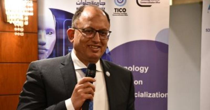 الدكتور السيد قنديل رئيس جامعة حلوان