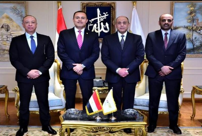 وزير الطيران المدنى يستقبل سفير دولة قطر
