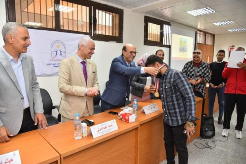 رئيس جامعة أسيوط 