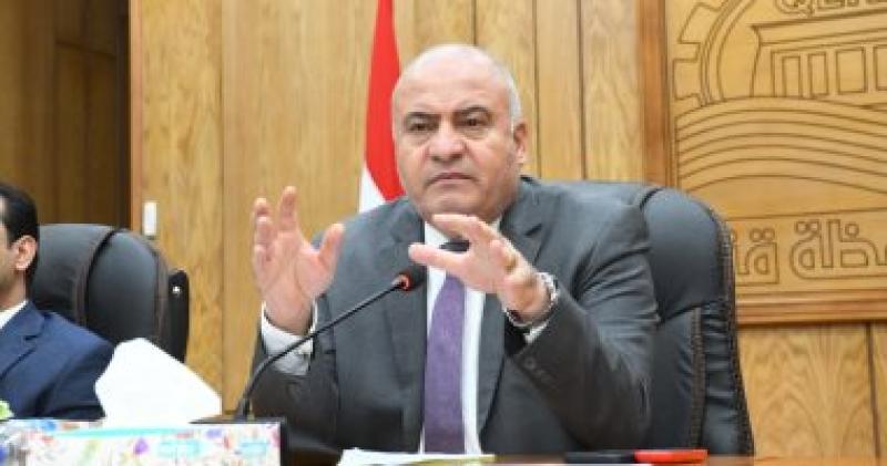 محافظ قنا 