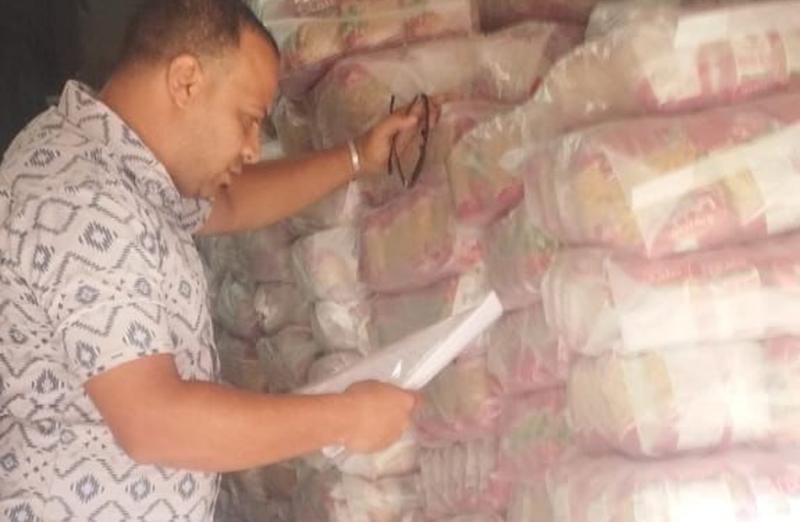 ضبط طن سلع قبل تداولها بالسوق السوداء